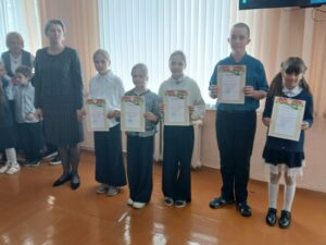 Торжественная линейка, посвященная окончанию IV четверти